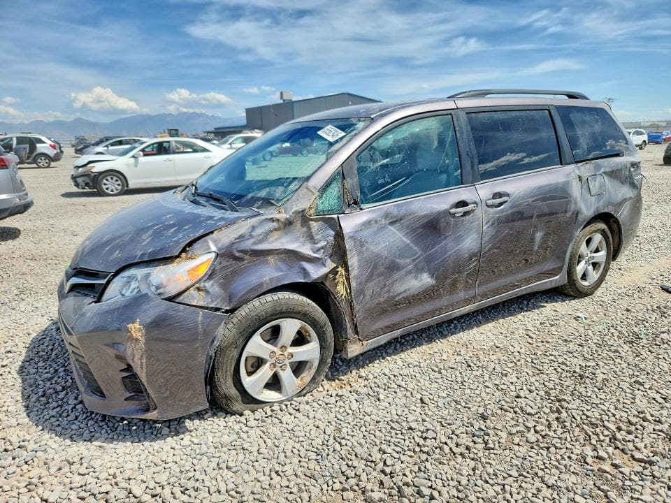 2019 TOYOTA SIENNA LE