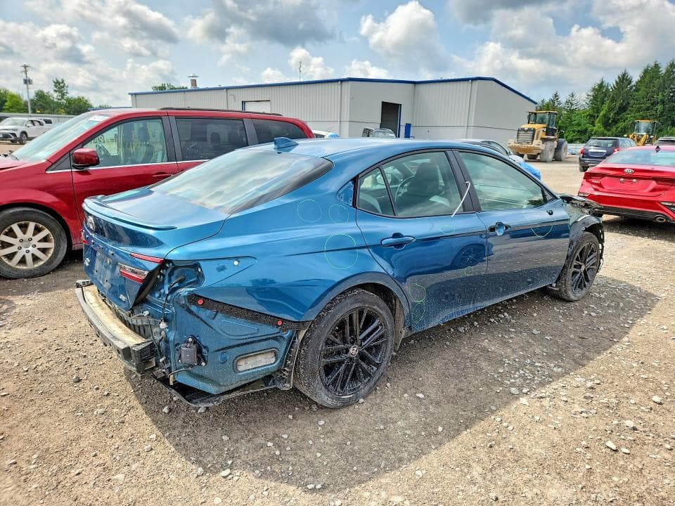 2025 TOYOTA CAMRY SE 3