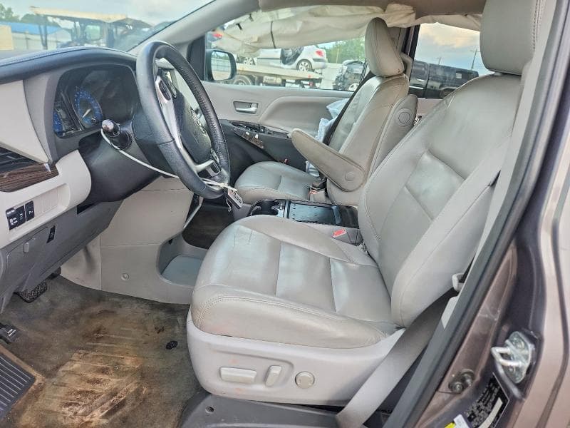 2018 TOYOTA SIENNA XLE 8-PASSENGER 7