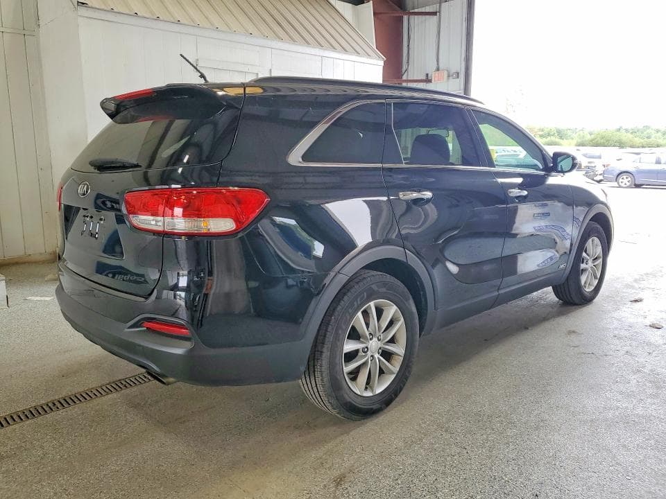 2017 KIA SORENTO LX 3