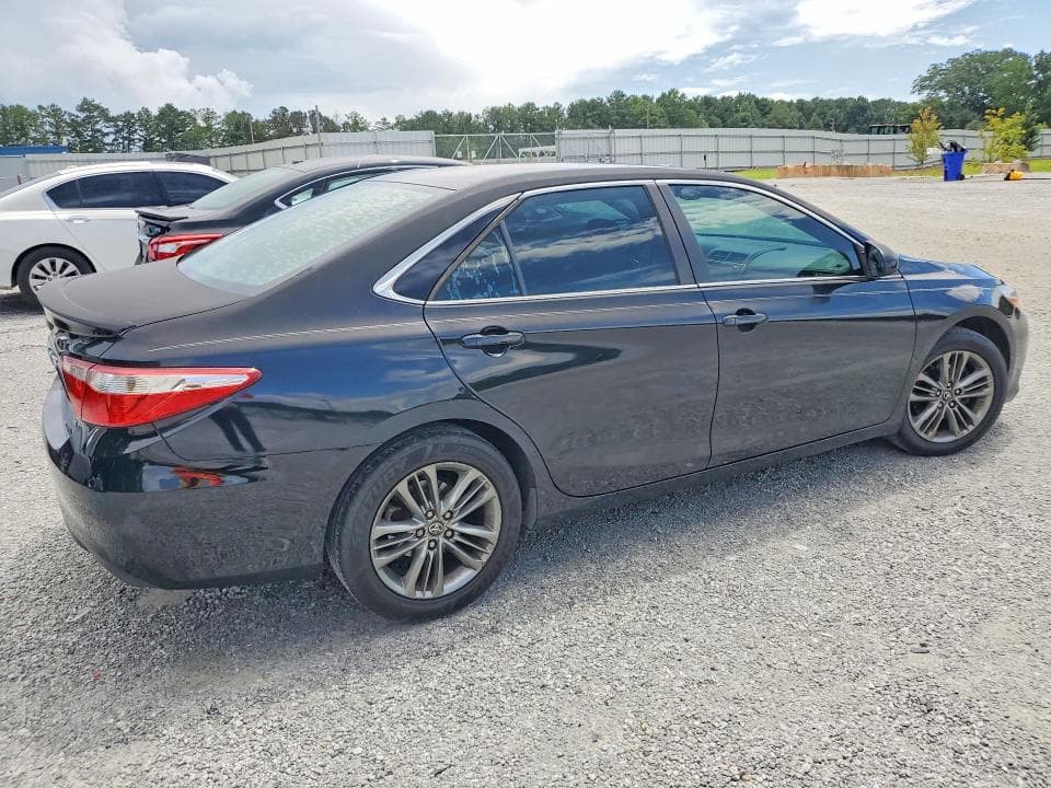 2017 TOYOTA CAMRY SE 3