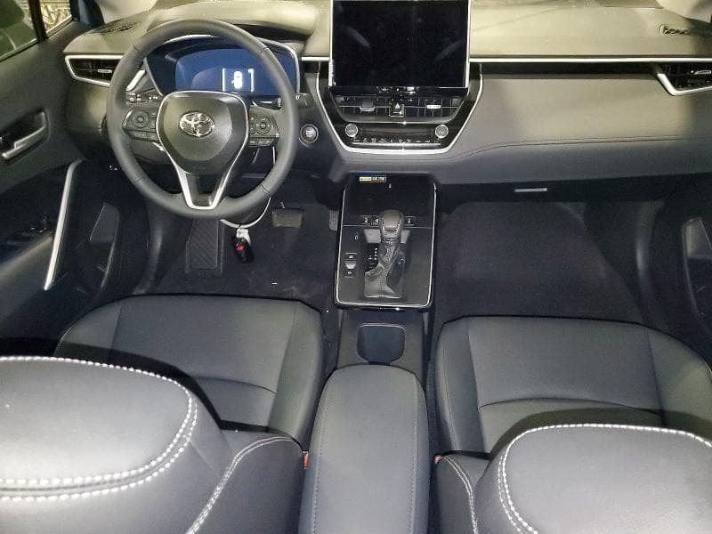 2026 TOYOTA COROLLA CROSS XLE 8