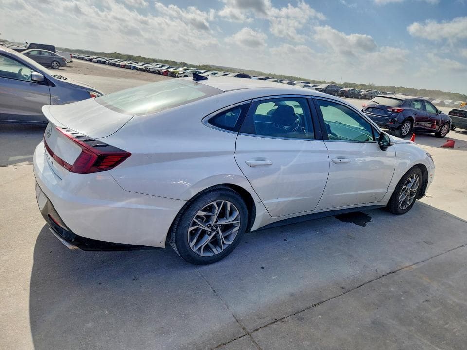 2023 HYUNDAI SONATA SEL 3