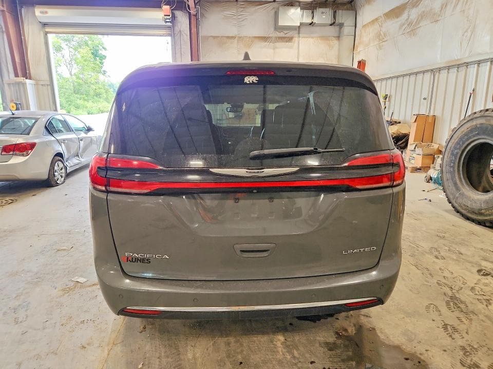 2022 CHRYSLER PACIFICA LIMITED 6
