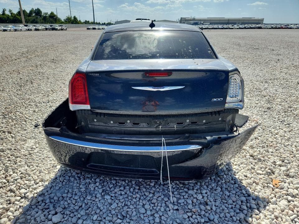2018 CHRYSLER 300 LIMITED 6