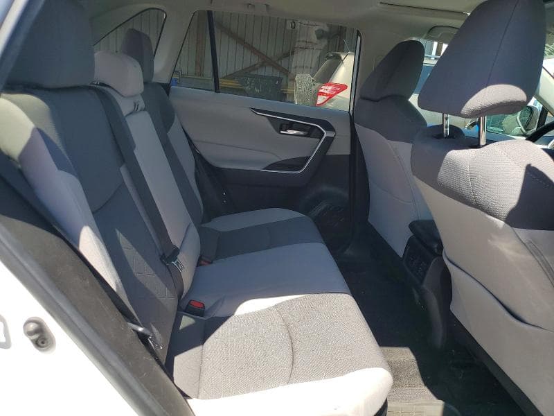 2022 TOYOTA RAV4 XLE 11