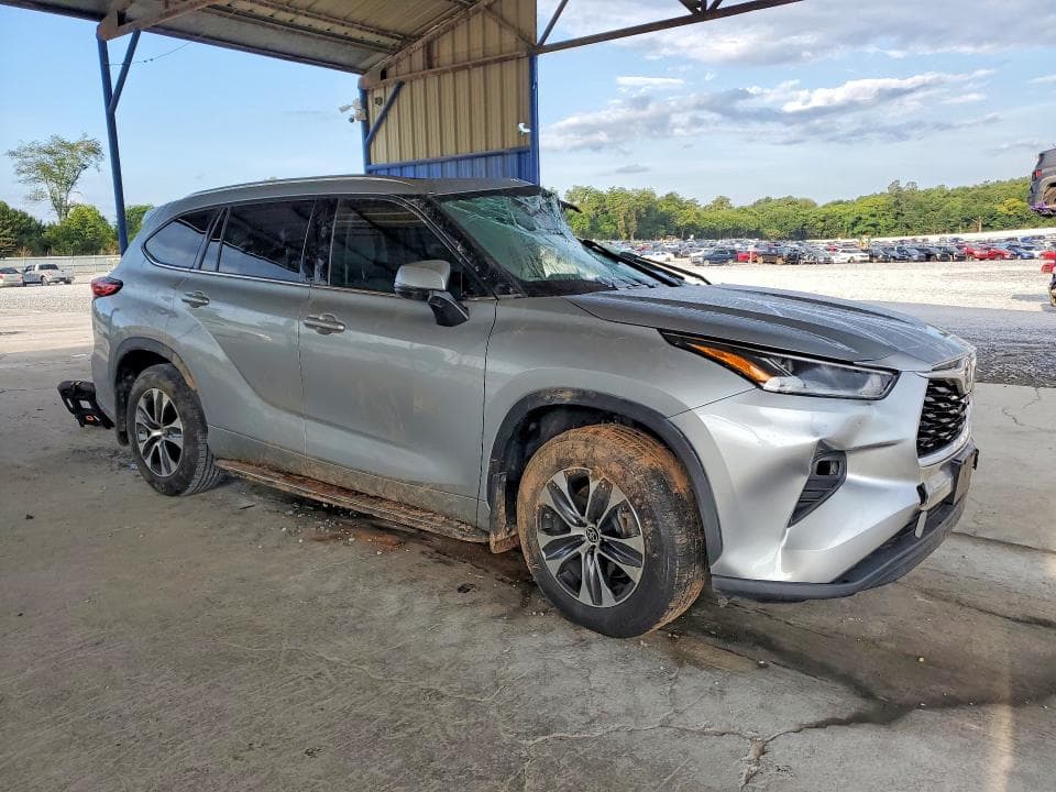 2021 TOYOTA HIGHLANDER XLE 4