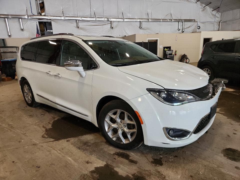 2017 CHRYSLER PACIFICA LIMITED 4