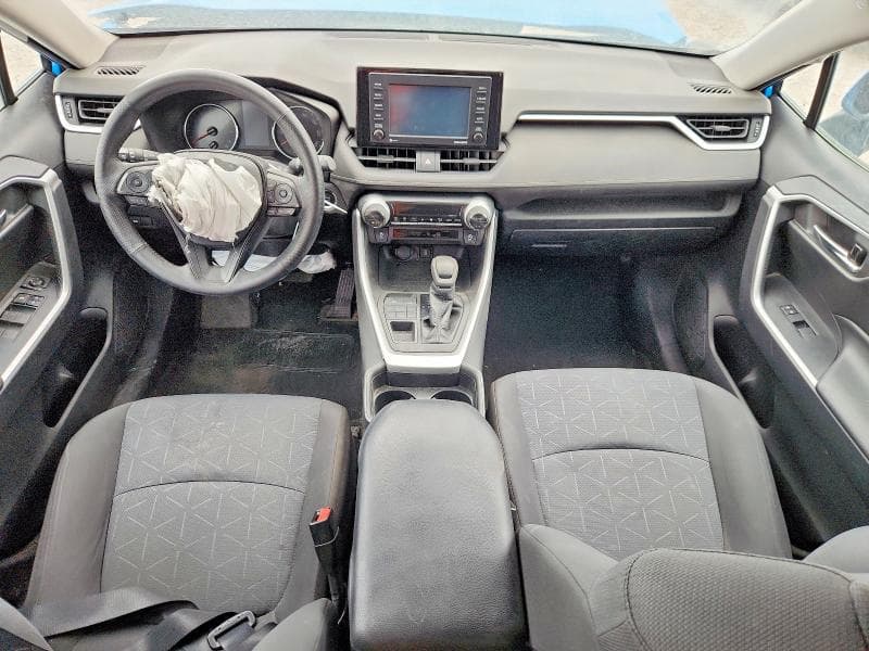 2021 TOYOTA RAV4 XLE 8