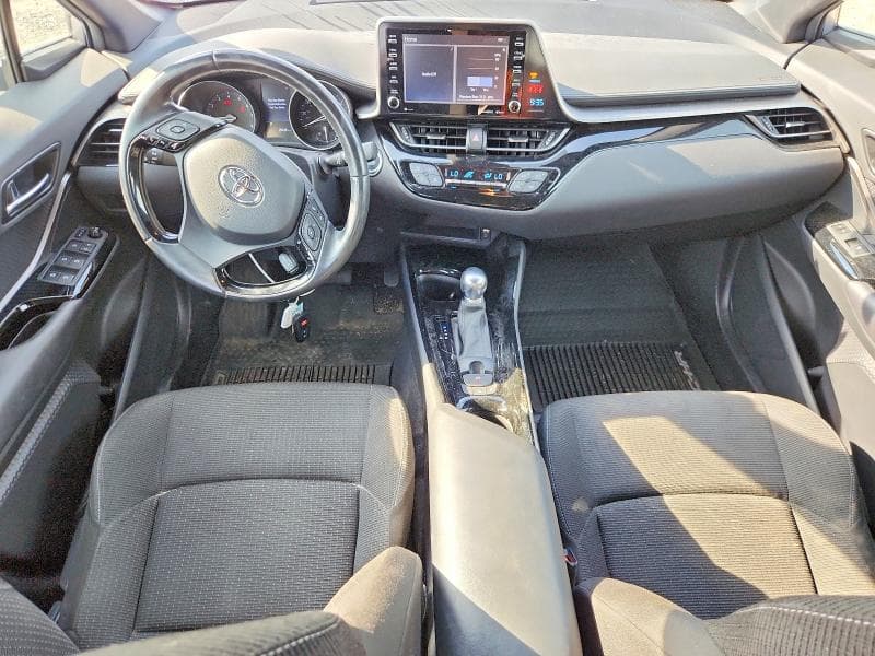 2019 TOYOTA C-HR XLE 8