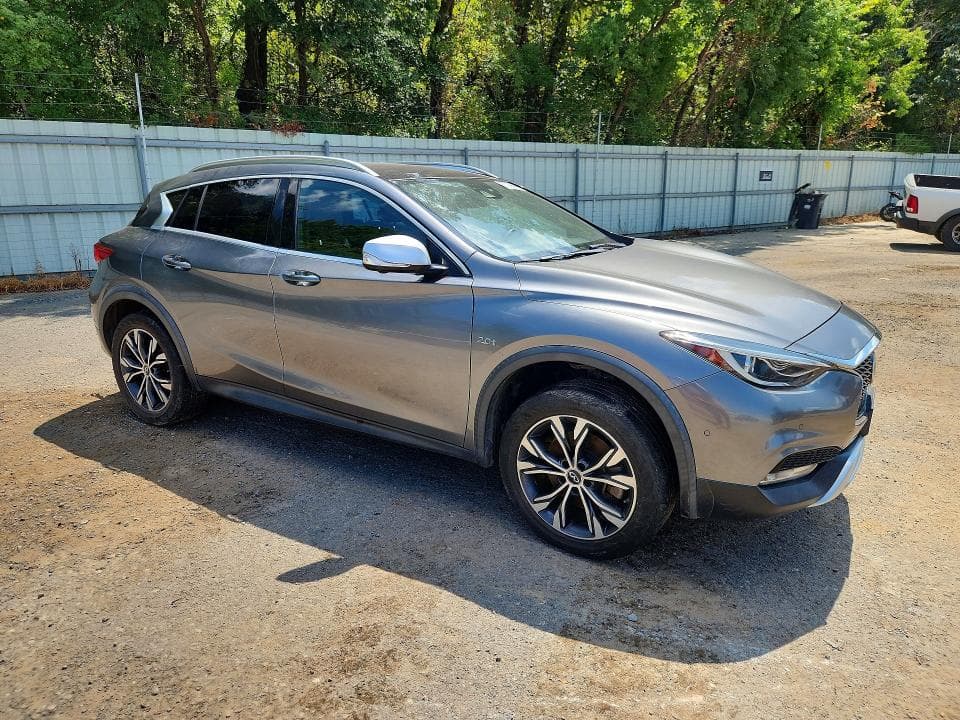 2017 INFINITI QX30 PREMIUM 4