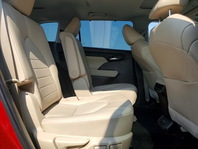 2022 TOYOTA HIGHLANDER XLE 11