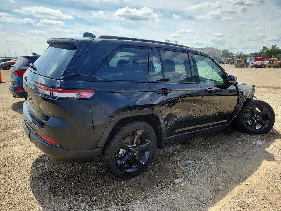 2024 JEEP GRAND CHEROKEE LAREDO 3