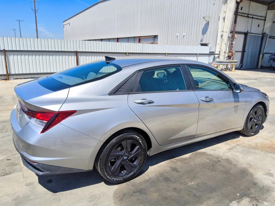 2021 HYUNDAI ELANTRA SEL 3