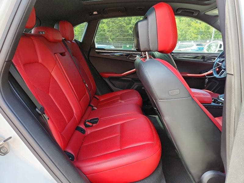 2018 PORSCHE MACAN 11