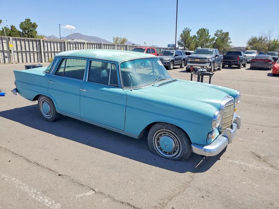 1967 MERCEDES-BENZ B200 4