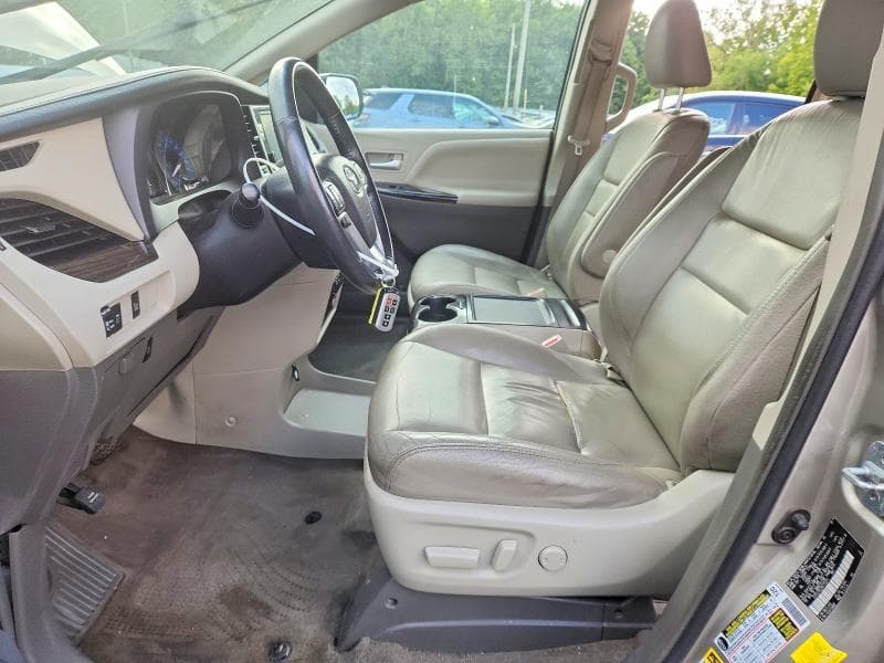 2017 TOYOTA SIENNA XLE 8-PASSENGER 7