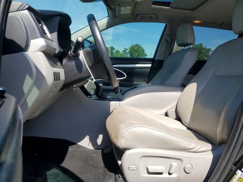 2017 TOYOTA HIGHLANDER XLE 7