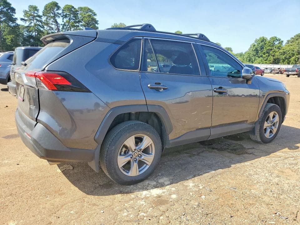 2023 TOYOTA RAV4 XLE 3
