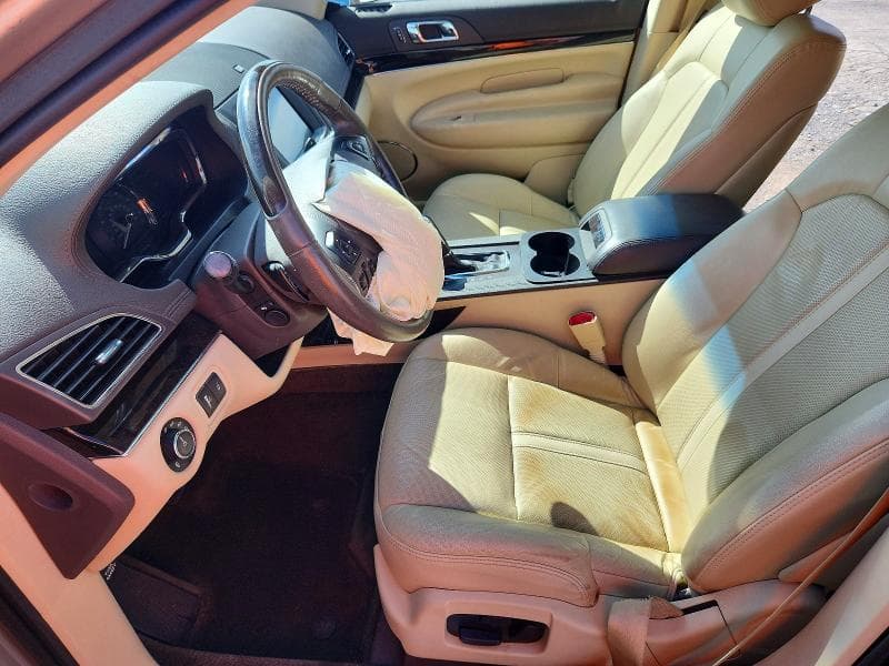2017 LINCOLN MKT 7