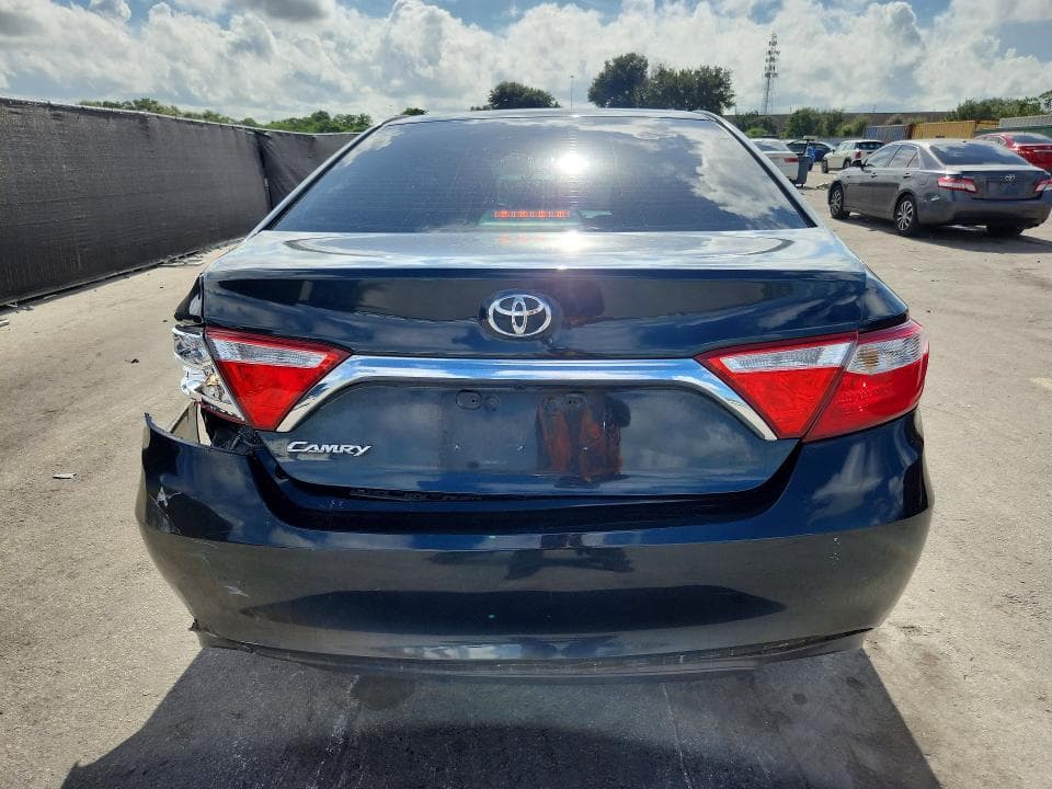 2017 TOYOTA CAMRY SE 6