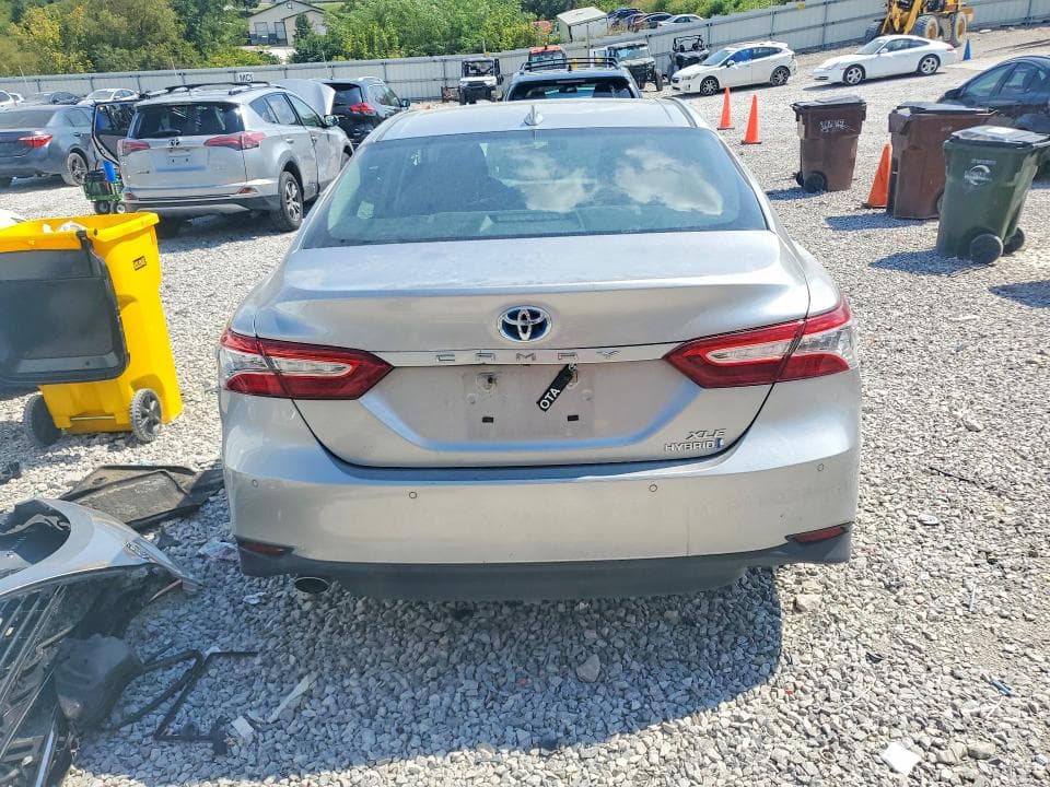 2020 TOYOTA CAMRY XLE 6