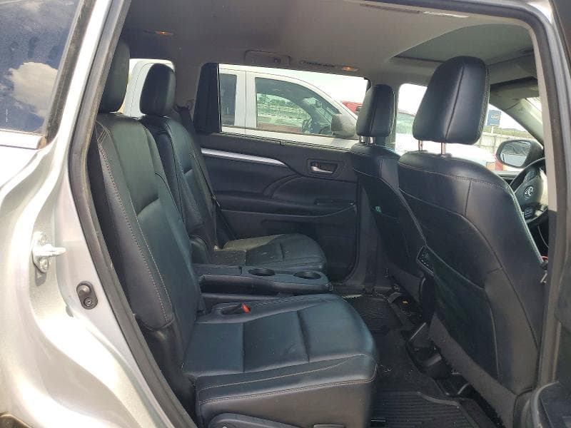 2017 TOYOTA HIGHLANDER XLE 11