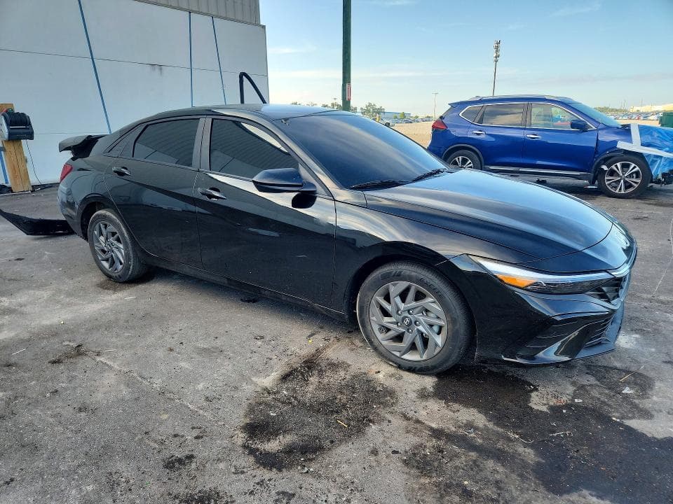 2024 HYUNDAI ELANTRA SEL 4