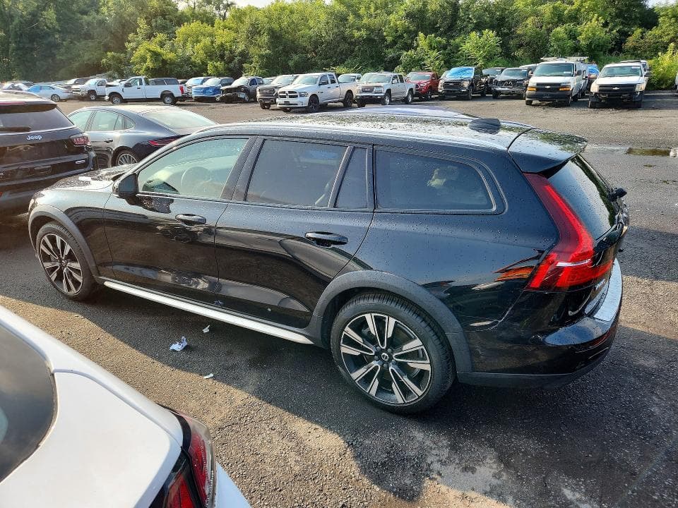 2020 VOLVO V60 CROSS COUNTRY T5 MOMENTUM 2