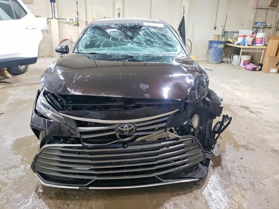 2019 TOYOTA AVALON LIMITED 5