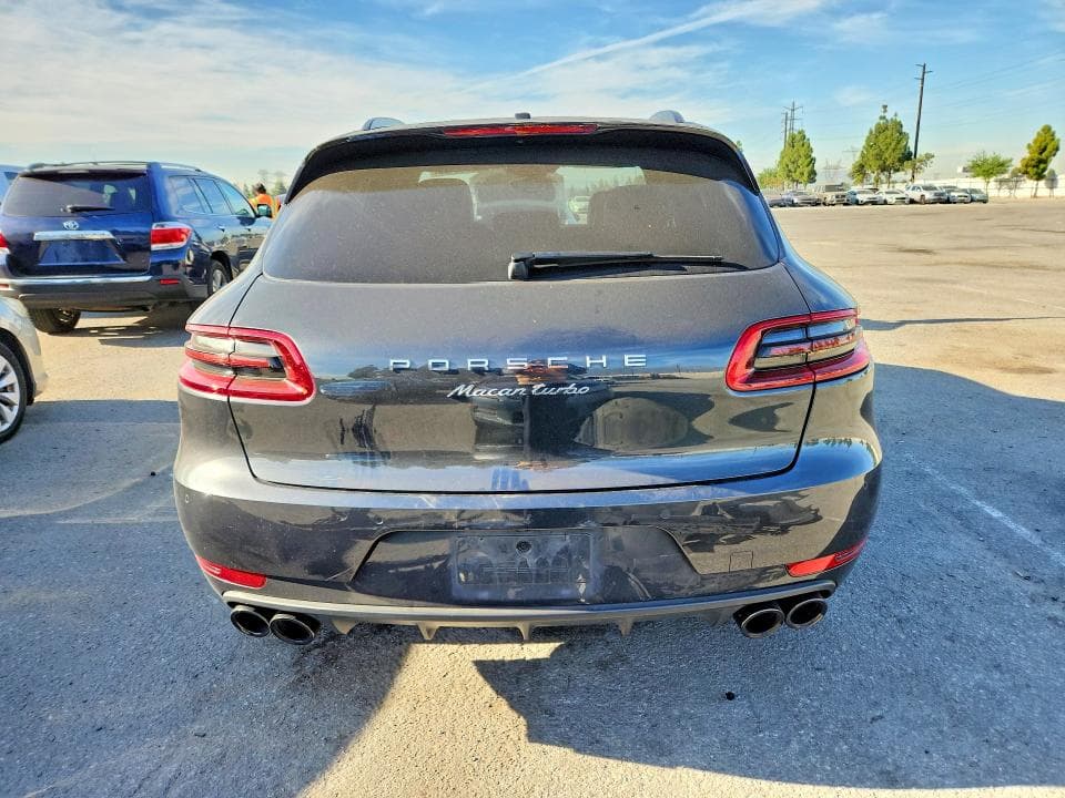 2018 PORSCHE MACAN TURBO 6