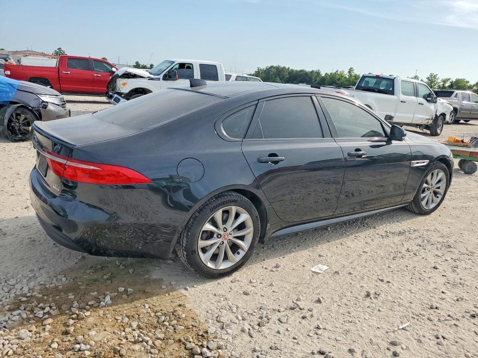 2017 JAGUAR XF R - SPORT 3