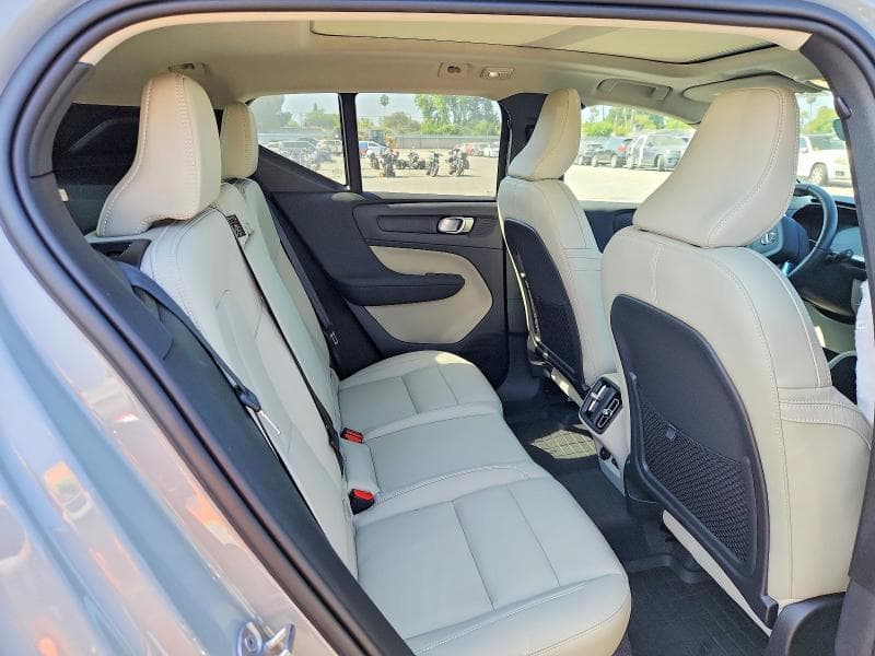 2026 VOLVO XC40 PLUS 11
