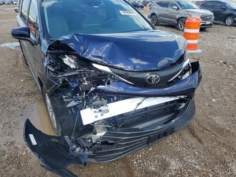 2026 TOYOTA SIENNA XLE 8-PASSENGER 12