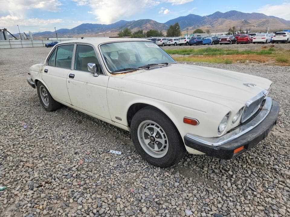 1986 JAGUAR XJ6 4