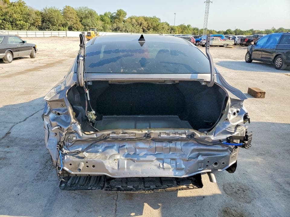2025 HYUNDAI ELANTRA LIMITED 6