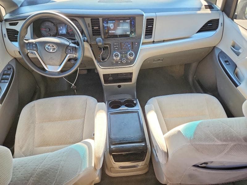 2017 TOYOTA SIENNA LE 8