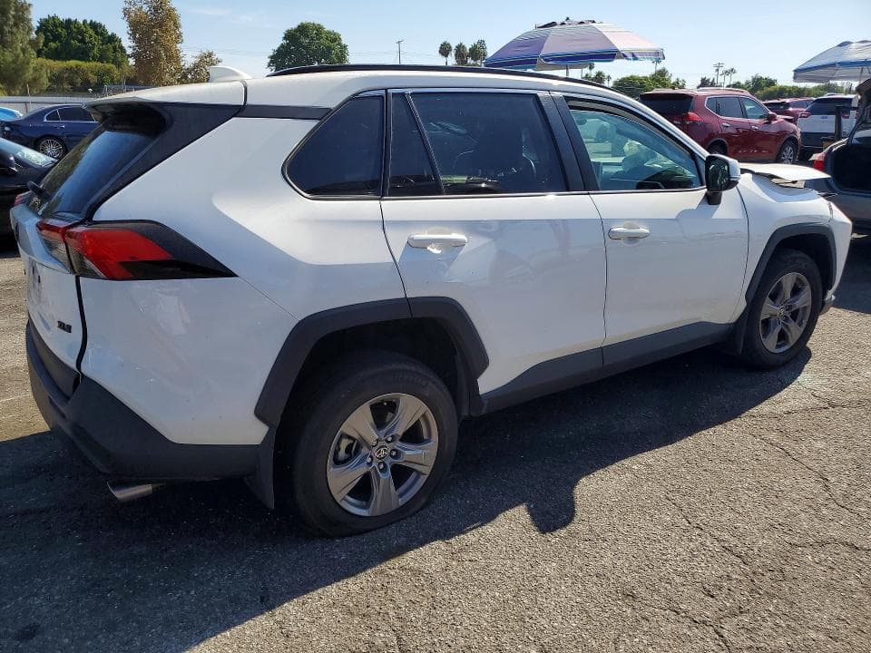 2024 TOYOTA RAV4 XLE 3