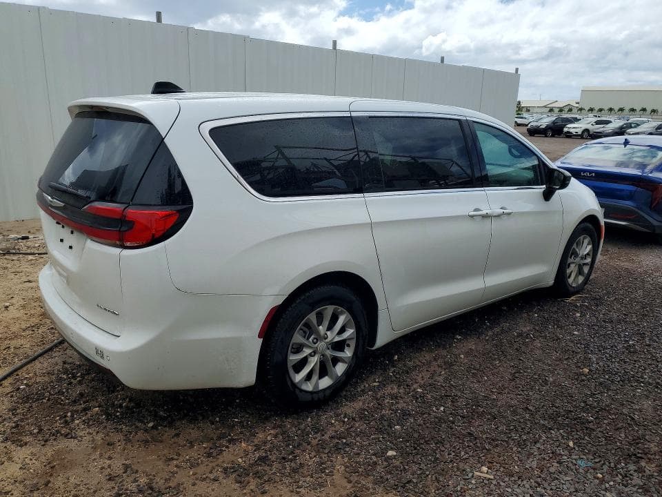 2026 CHRYSLER PACIFICA LIMITED 3