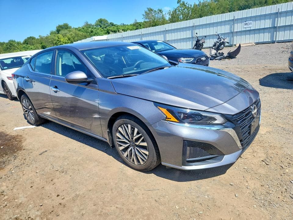 2023 NISSAN ALTIMA SV 4