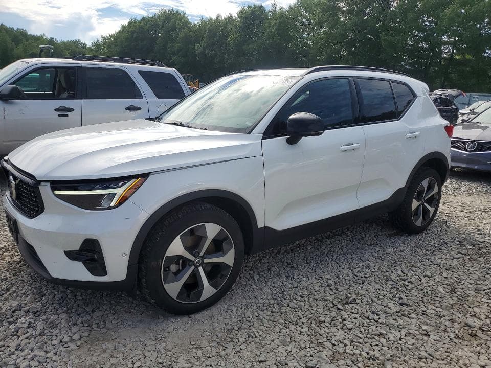 2024 VOLVO XC40 PLUS - 1
