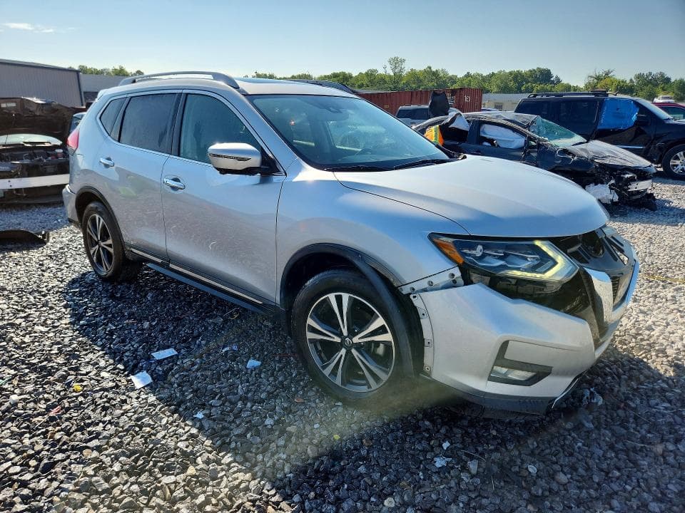 2017 NISSAN ROGUE SL 4