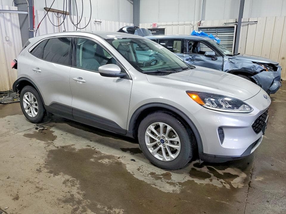 2020 FORD ESCAPE SE 4
