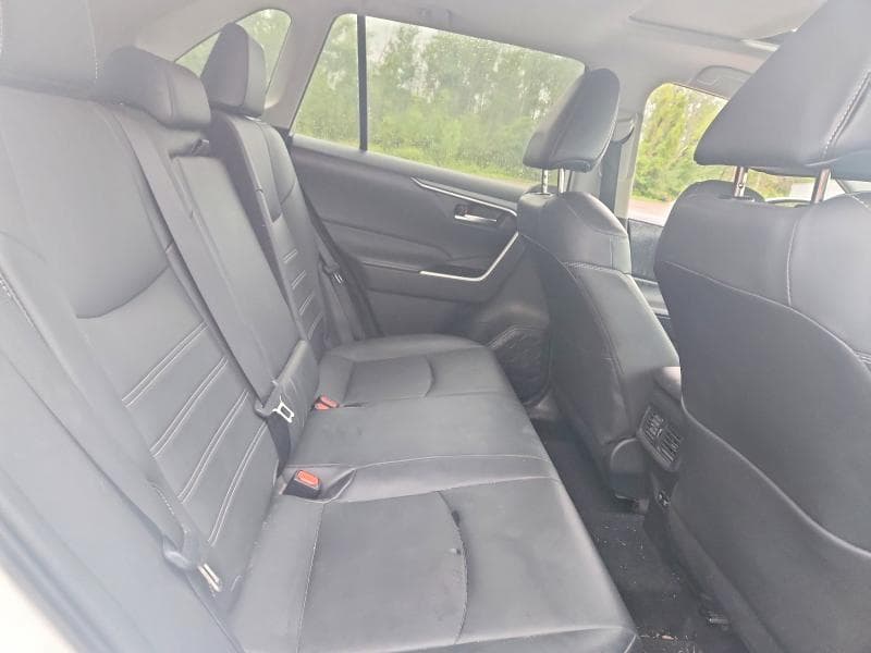 2021 TOYOTA RAV4 XLE 11