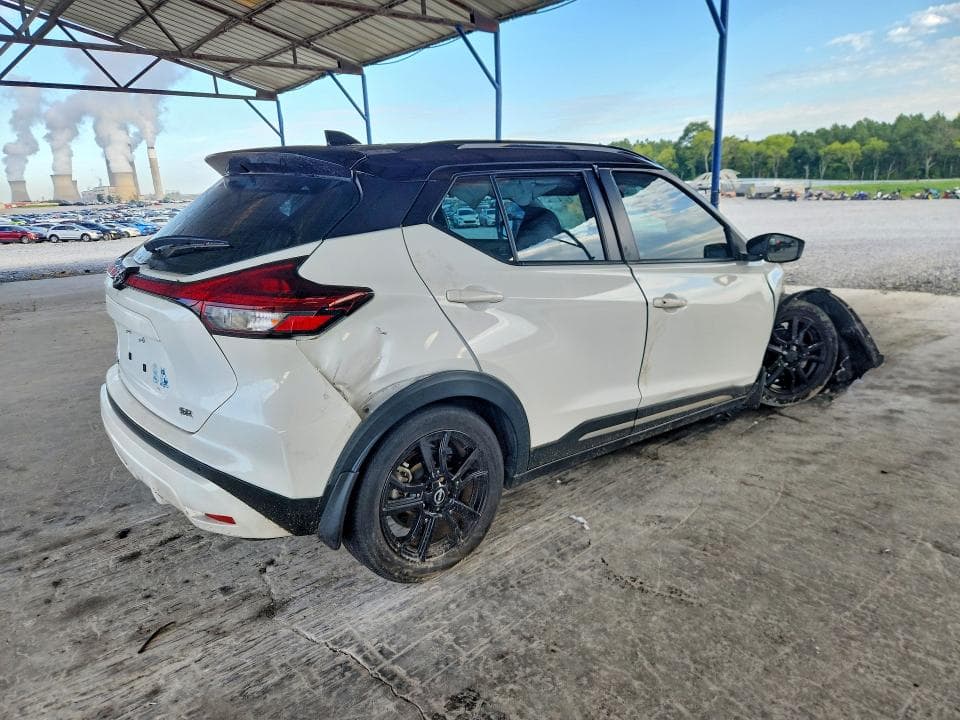 2023 NISSAN KICKS SR 3