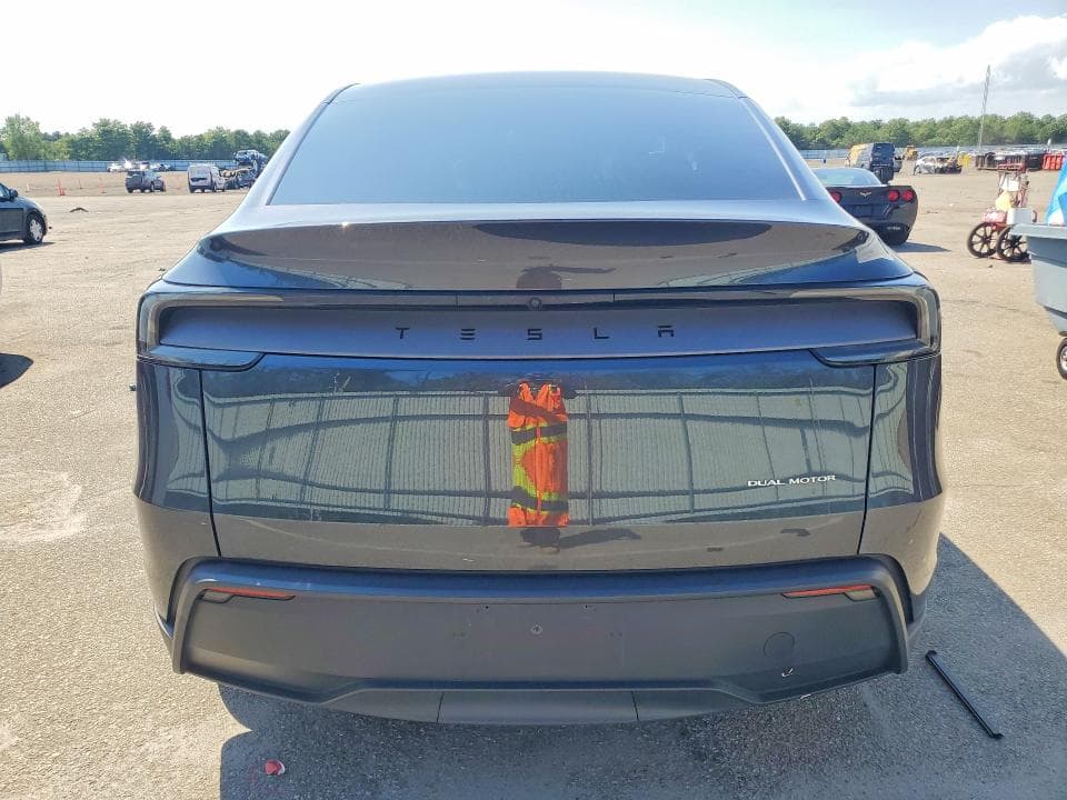 2026 TESLA MODEL Y 6