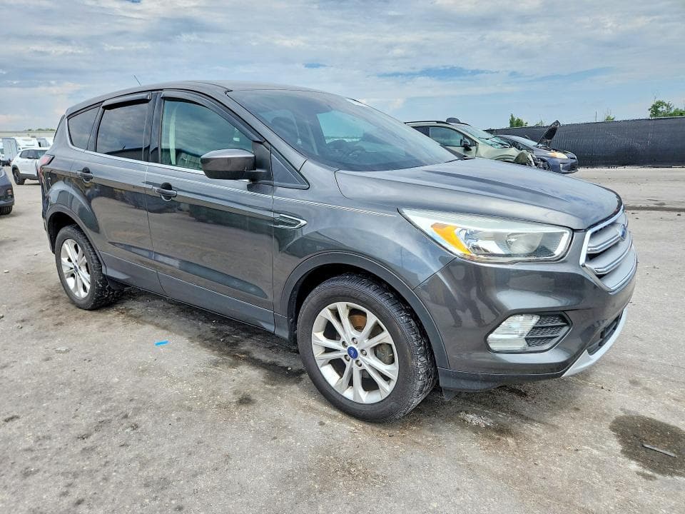 2017 FORD ESCAPE SE 4