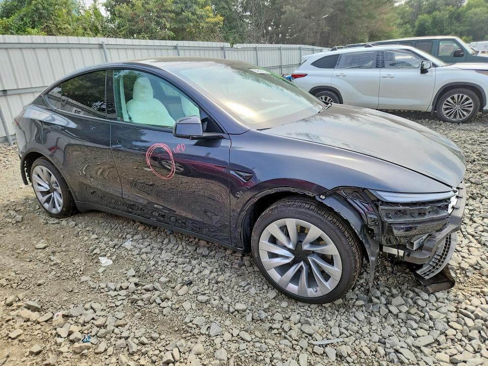 2026 TESLA MODEL Y 4