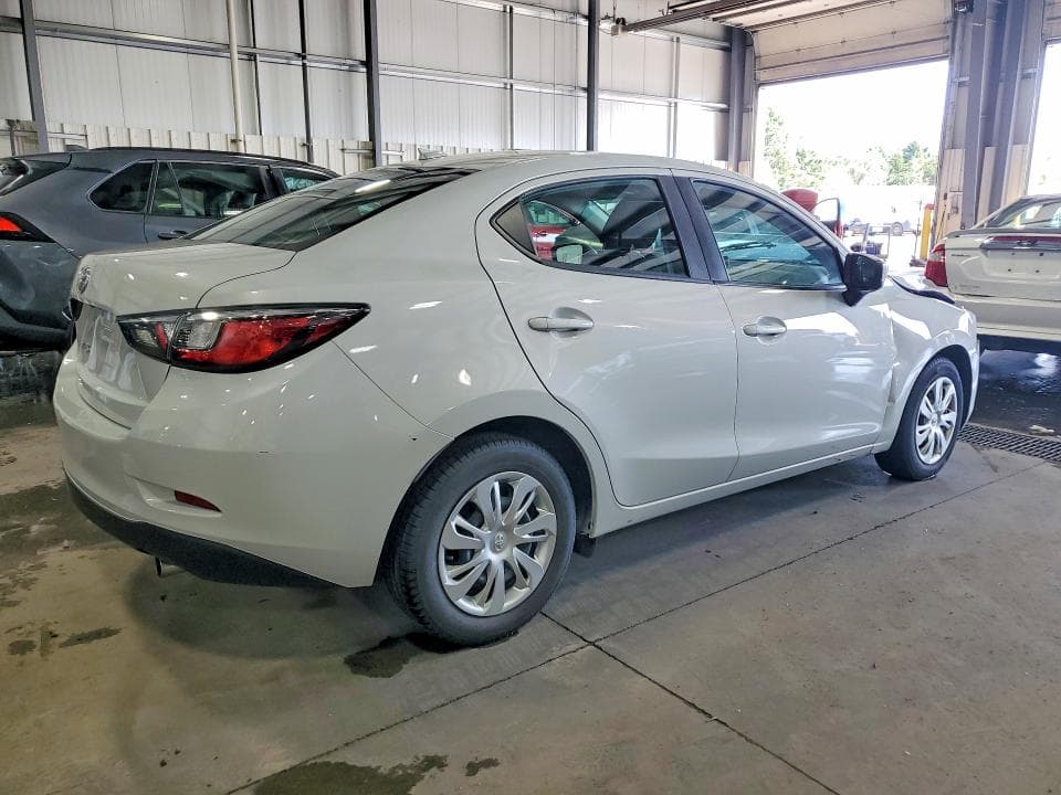 2020 TOYOTA YARIS L 3