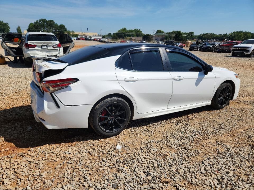 2018 TOYOTA CAMRY SE 3